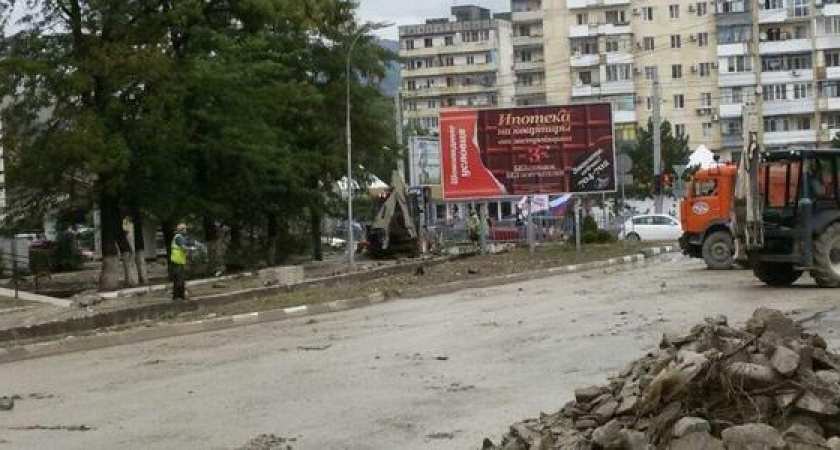 После потопа: в Новороссийске из всех утонувших дворов откачали воду и дали свет