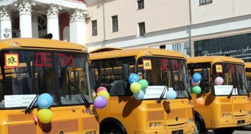 Кубани выделят 27 новых машин скорой помощи и 14 школьных автобусов