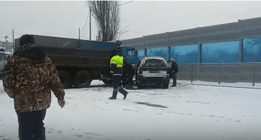 Лобовое ДТП в Нижней Баканке стало причиной большой пробки