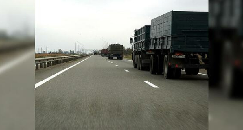 В пригороде Новороссийска водитель брошенной фуры скандалил с полицией