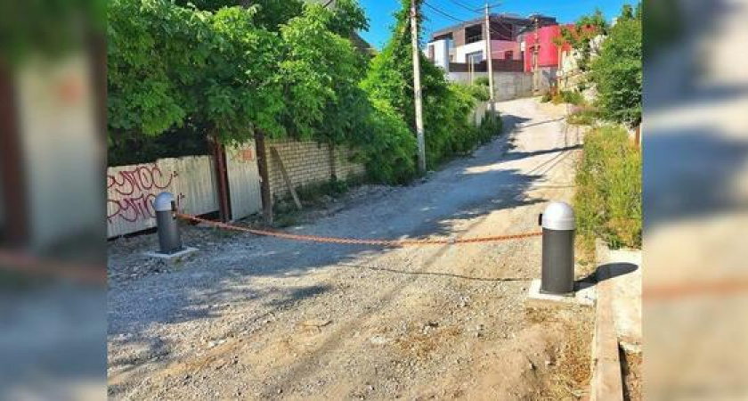 В Мысхако ограничили проезд для транспорта к пляжу: власти рассказали о причинах