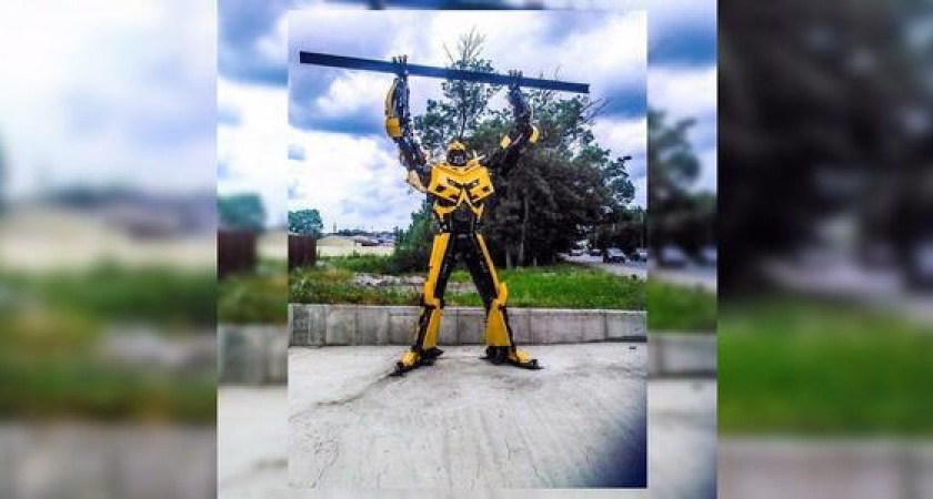 В Новороссийске появился гигантский трансформер: его собрали местные умельцы