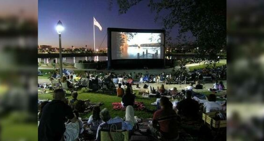 Новороссийцы выберут лучший фильм светом фонариков: в городе пройдет фестиваль уличного кино