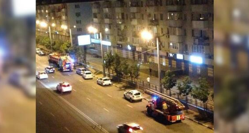 В Новороссийске чуть не сгорел магазин в многоквартирном доме