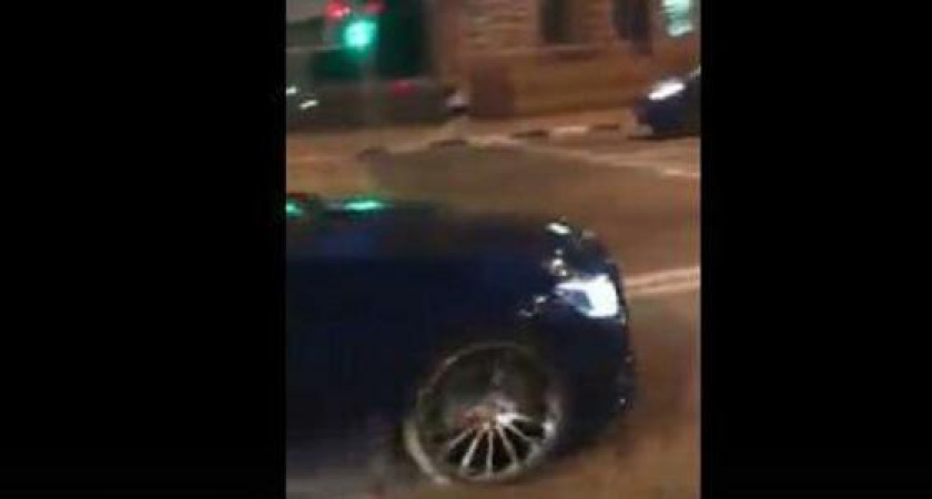 Жители Новороссийска сняли на видео, как иномарка с «блатными» номерами едет на красный