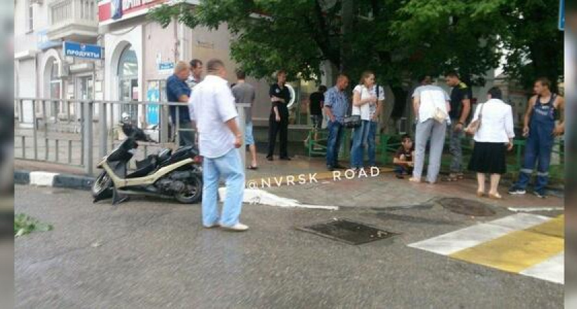 В Новороссийске столкнулись БМВ и мопед: пострадал ребенок на мопеде