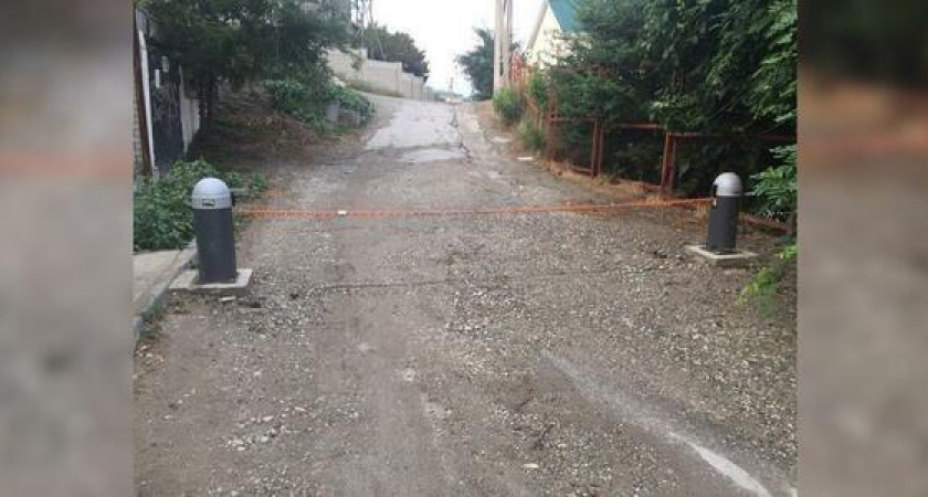 В Мысхако установили «шлагбаум раздора»: местные жители рады, приезжие возмущены