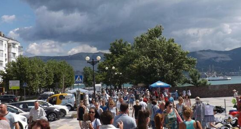 Новороссийск вошел в пятерку самых популярных у туристов городов в День ВМФ: на празднике побывало 75 тысяч зрителей