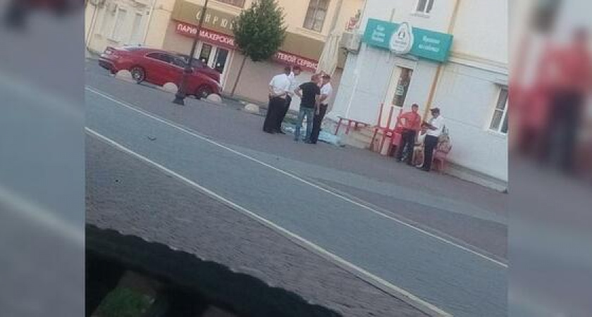 В Новороссийске на аллее умерла женщина: по предварительной версии, инфаркт спровоцировала жара