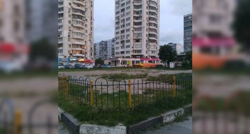 Старую разрушили, а новую не построили: новороссийцы возмущены, что на месте детской площадки в Южном районе пустырь