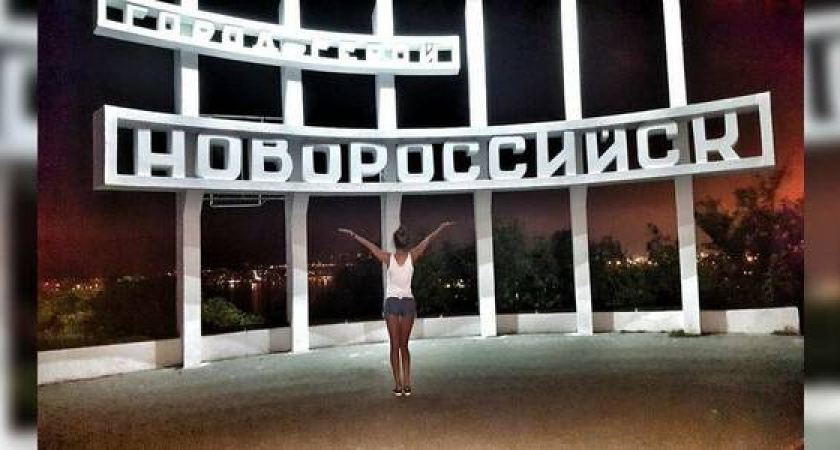 Экс-участница «Дом-2» Ольга Ветер побывала в Новороссийске и провела откровенную фотосессию на берегу моря