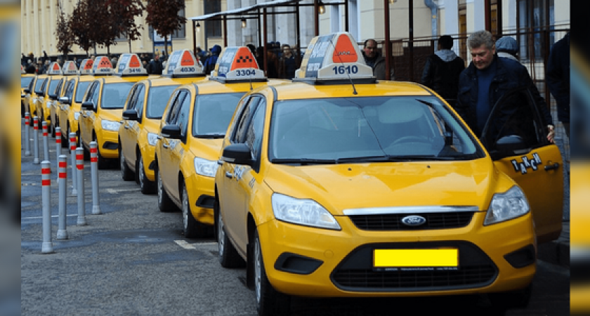 Соцсети: в Новороссийске водители такси устроили забастовку