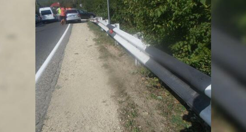 Под Новороссийском мотоциклист въехал в ограждение: мужчина погиб в Скорой