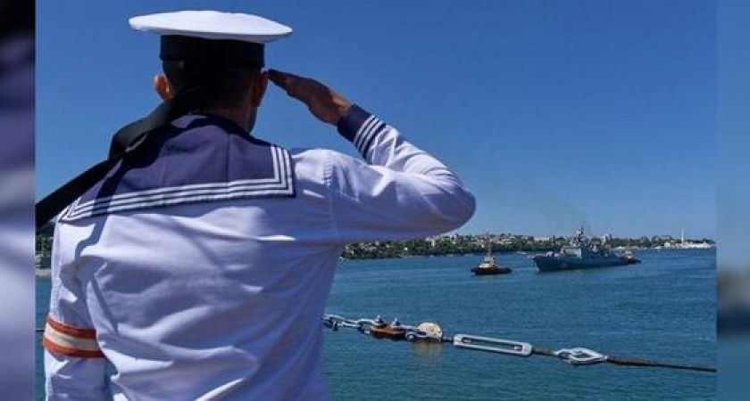 В порту Новороссийска открыли огонь по кораблям: на военно-морской базе прошли учения