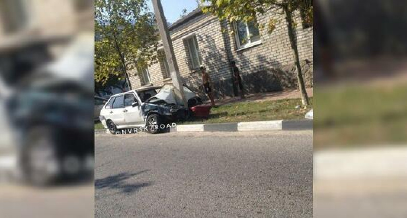 В Новороссийске «четырнадцатая» протаранила столб