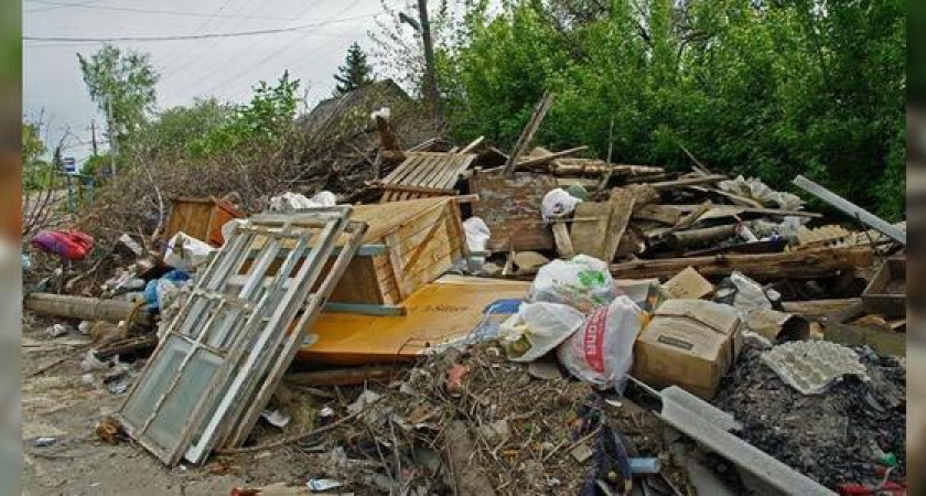 С лесополосы в окрестностях Новороссийска вывезли восемь «КАМаЗов» строительного мусора