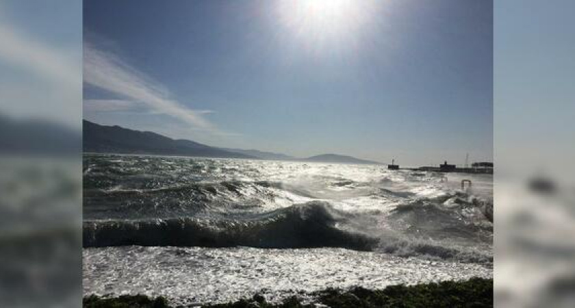В Новороссийске объявили штормовое предупреждение по ураганному ветру