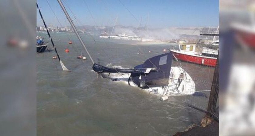 В Новороссийске у причала затонула дорогая яхта