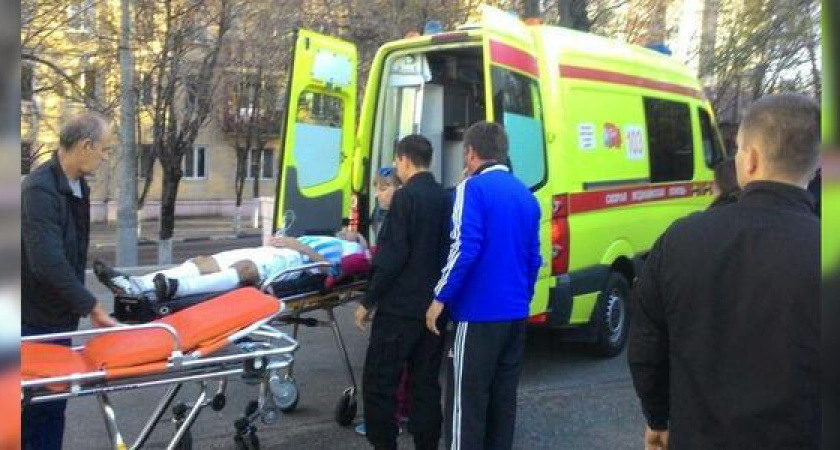 Игрок новороссийского «Черноморца» получил травму на матче: футболиста увезли в машине реанимации