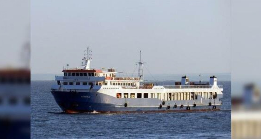 Паром из Новороссийска с 34 пассажирами на борту сел на мель в Керченском проливе