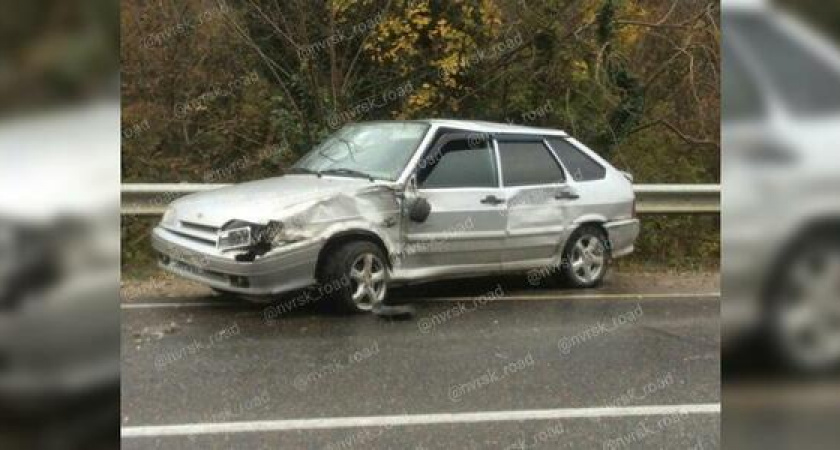 Утром по дороге в Абрау столкнулись три автомобиля