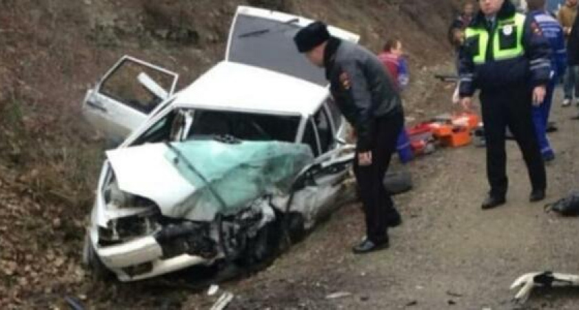 Под Геленджиком Mitsubishi врезался в «Ладу»: погибли два человека
