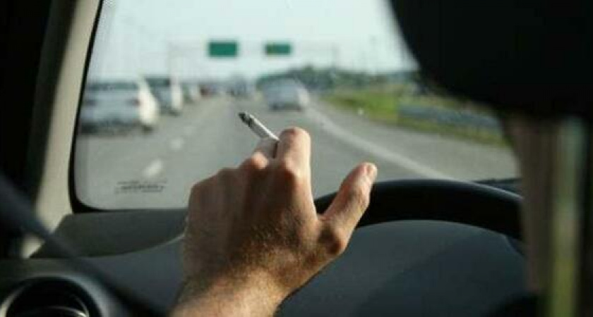 В России запретили выбрасывать окурки из окон автомобилей и поездов