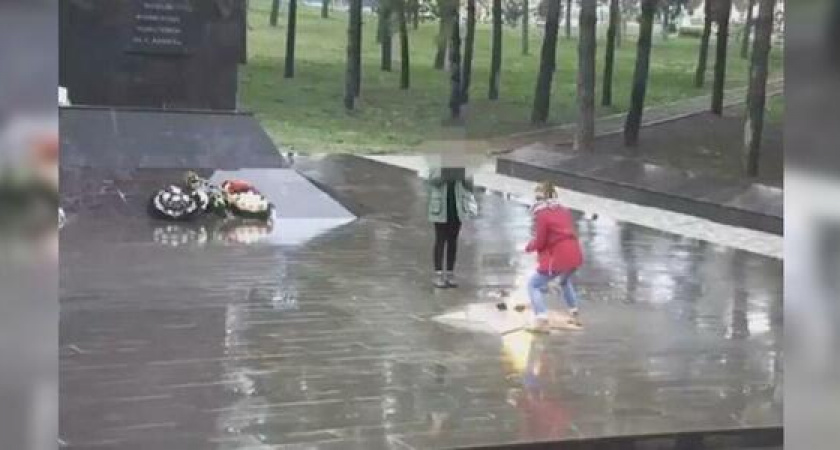 Девочек, осквернивших Вечный огонь в Абинске, хотят пригласить в Новороссийск на «Бескозырку»