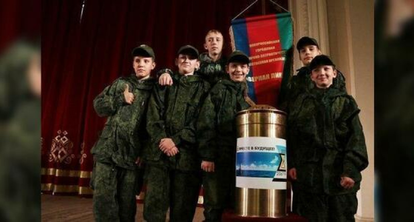 В Новороссийске «капсулу времени» в 2067 год заполнили артефактами и письмами