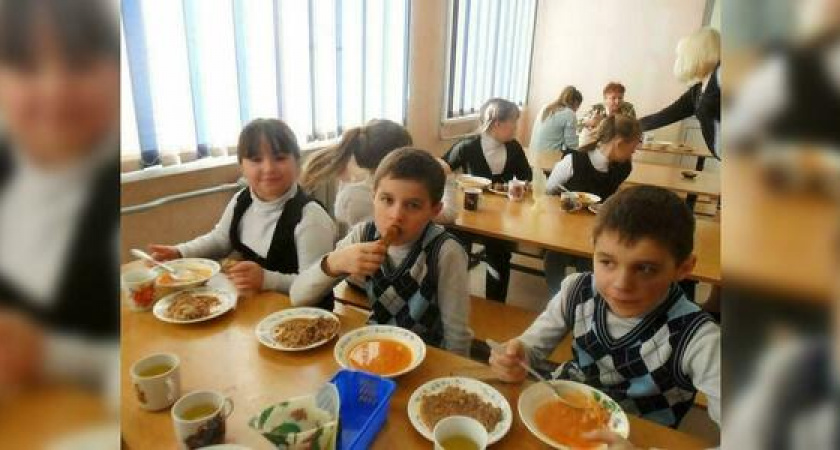 Новороссийская учительница после скандала с макаронами в масле останется работать в гимназии