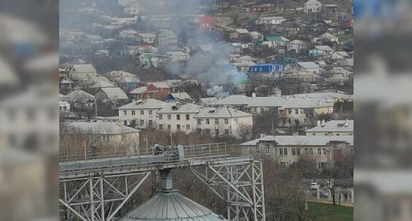 В Новороссийске произошел пожар в многоквартирном доме: огонь удалось потушить до приезда пожарных