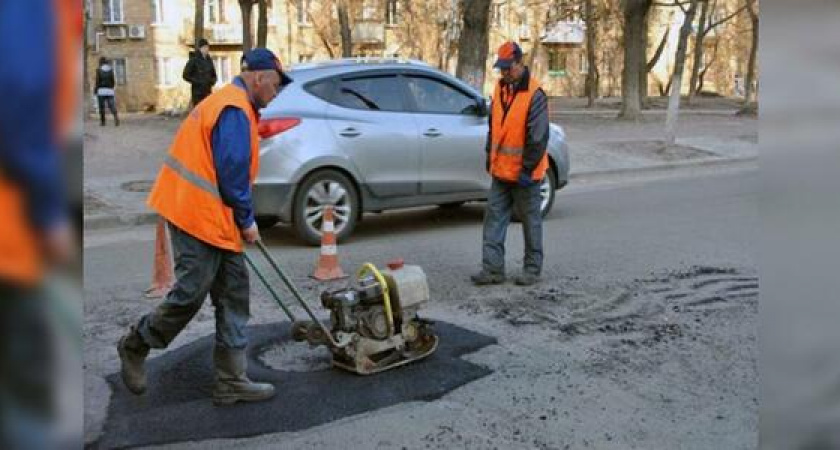 Инвестиции в асфальт: на ремонт дорог и тротуаров пяти районов Новороссийска потратят 39 миллионов рублей