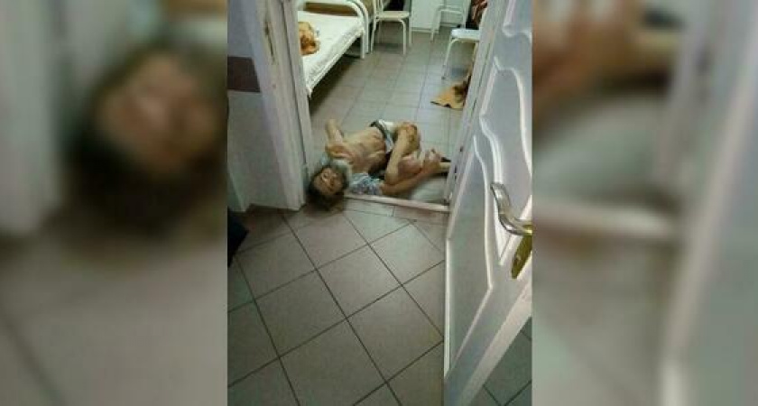 Пациентка городской больницы Новороссийска сняла на телефон, как беспомощный старик лежит на полу и просит о помощи