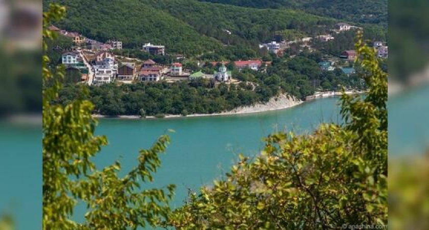 Мужчина в Новороссийске предложил полицейскому взятку в виде трех участков земли в Абрау-Дюрсо