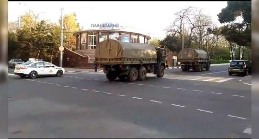 Стало известно, почему перекрыли движение в Новороссийске для проезда колонны военной техники