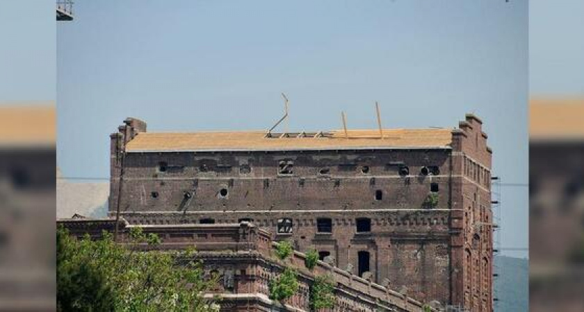 В Новороссийске началась реставрация здания старого элеватора: фото работ уже появились в сети