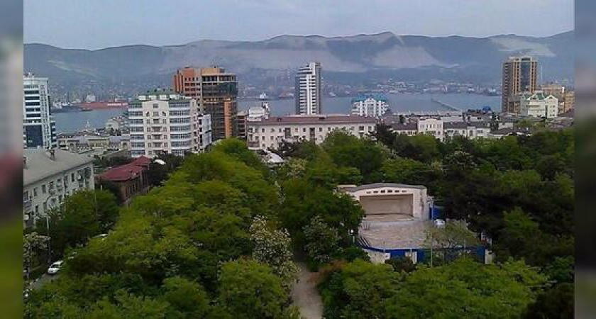 Бескрайние горы и крыши домов: новороссийцы сняли на видео панораму с нового колеса обозрения