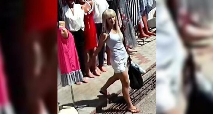 Эффектная блондинка совершила кражу на Южном рынке Новороссийска: воровка объявлена в розыск