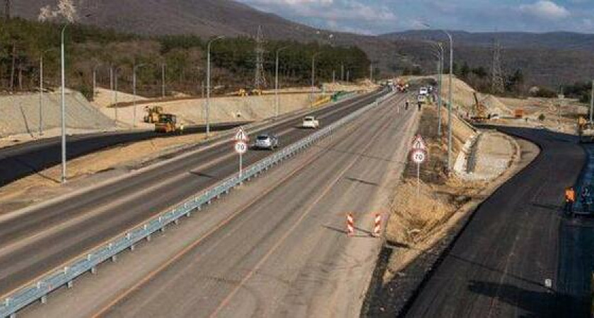 К началу курортного сезона трасса у Геленджика станет четырехполосной