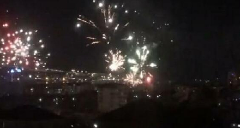 Жители Новороссийска встретили 2021-ый год яркими салютами
