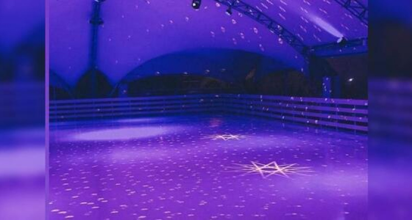 Жители Новороссийска стоят в очереди на каток в Абрау-Дюрсо по три часа