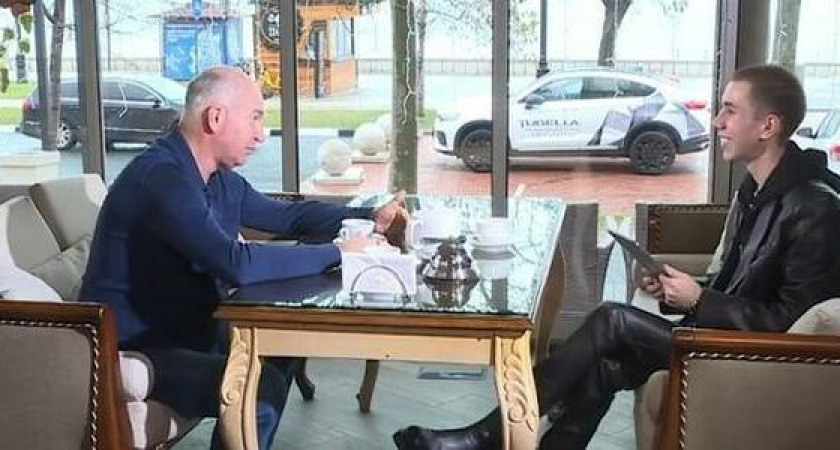 Мэр Новороссийска рассказал о личной жизни и проблемах с водой на канале популярного блогера