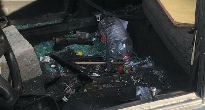 "За короткий срок авто превратилось в мусор": житель Новороссийска бьет тревогу из-за брошенного автомобиля