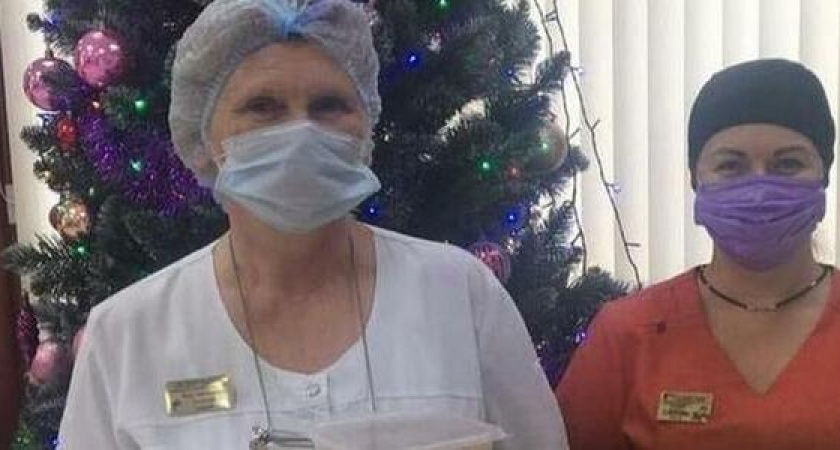 Работников горбольницы Новороссийска угостили рождественским обедом