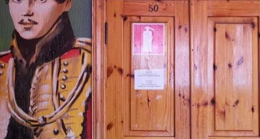 Граффити - художники украсили школьные кабинеты портретами великих полководцев и писателей