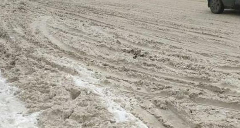 Жители Новороссийска жалуются на нерасчищенную улицу в центре города