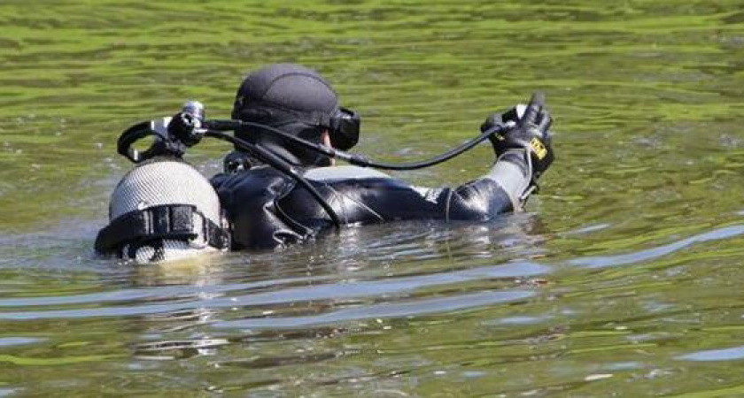 В Новороссийске на пляже "Кристалл" водолазы ищут белый фосфор, который взорвался в руках у туристов