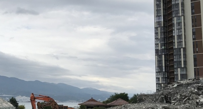 Руины детства: в Новороссийске сносят аквапарк