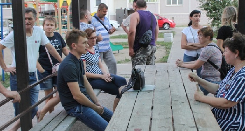 «Они даже за 5-летнего ребенка расписались»: новороссийцы подозревают УК в афере