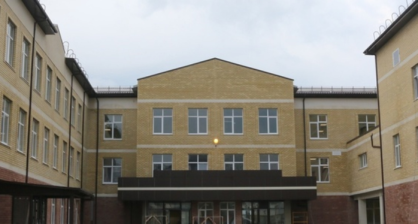 Новую школу в 13 микрорайоне Новороссийска уже вводят в эксплуатацию